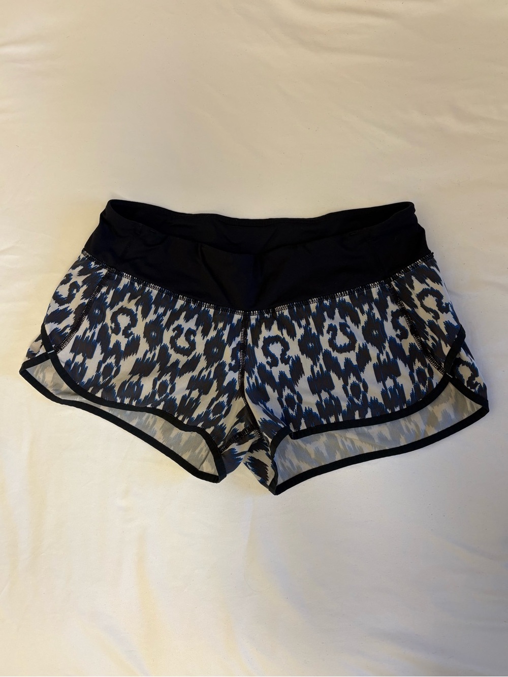 Lululemon Speed Short 2.5" Ikat Polar Zebra Blue Size 6 Rare Print Graphic Short